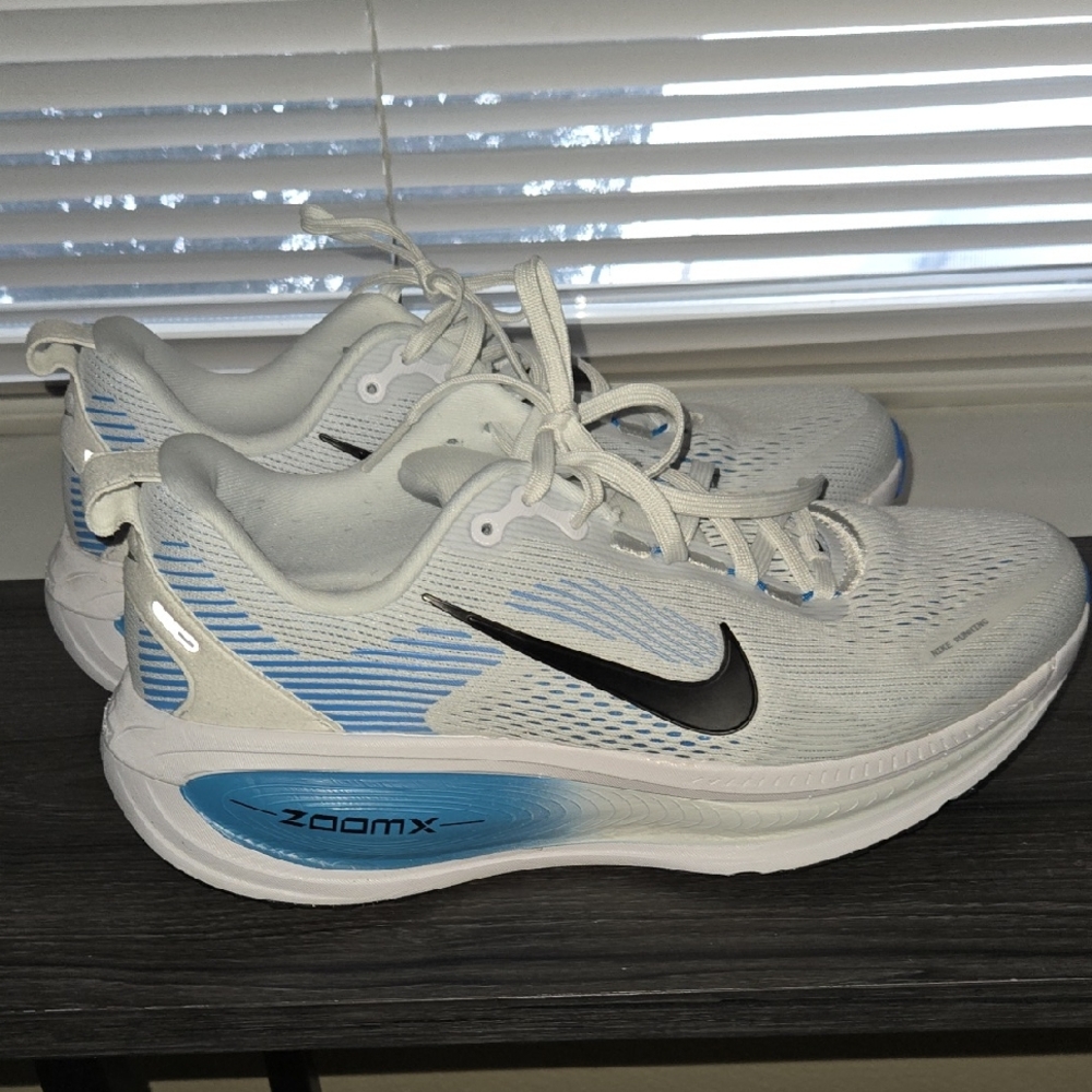 Nike VOMERO 18 - White and Blue Running Shoes